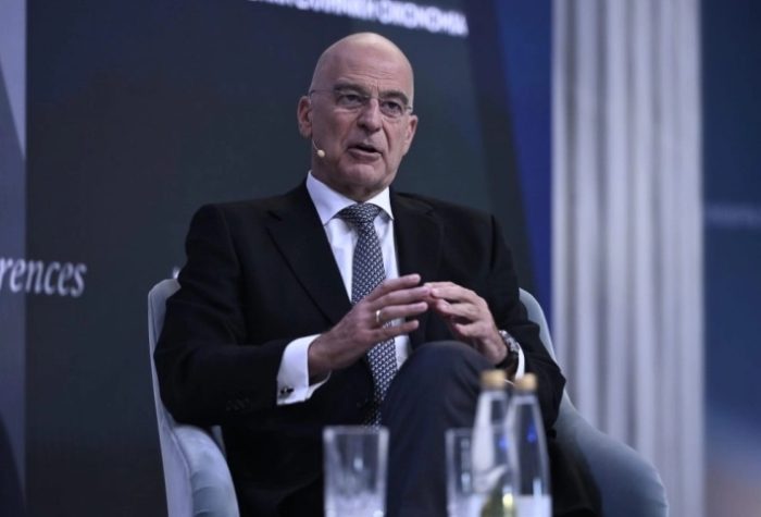 ГРКИНКИТЕ ОДАТ ВО ВОЈСКА: Идната година почнува доброволно служење воен рок за жени, објави министерот за одбрана Никос Дендиас