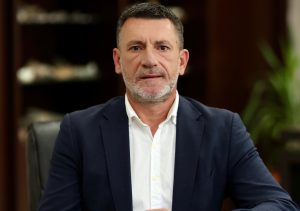 Тоневски: Фонтани, подземни контејнери и ново возило за смет во Пробиштип