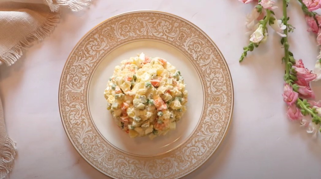 Традиционална руска салата по домашен рецепт: Кремлива, богата и совршена за секоја пригода