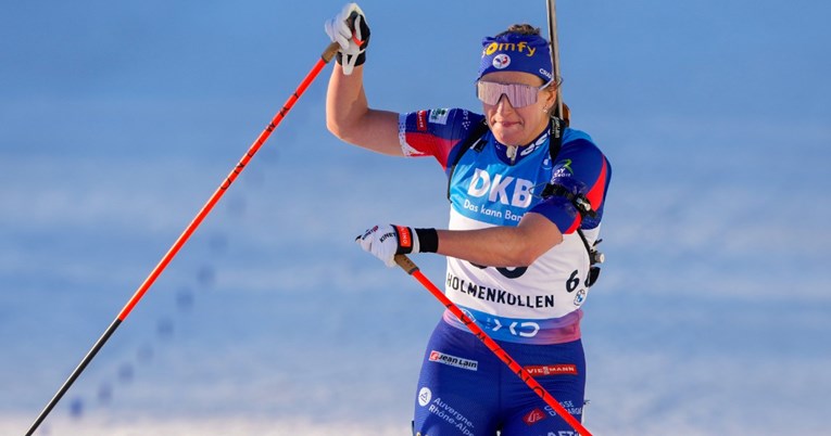Француската ѕвезда во биатлон обвинета за финансиски прекршок