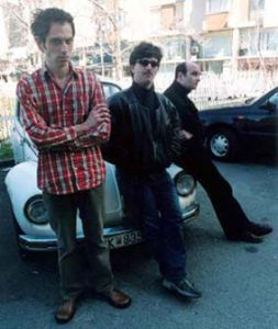 На денешен ден во 2011 година Т.Б. Трачери го објавија „Кинки во нервозна џунгла“ – последниот урбан удар на култната кумановска банда