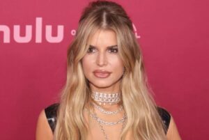 (Фото) Џесика Симпсон ужива кога е во центарот на вниманието, негативните коментари воопшто не ѝ пречат