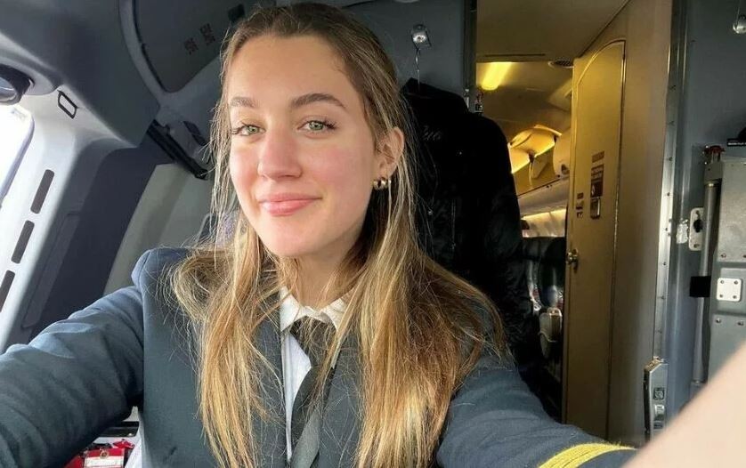 Има 22 години и докажува дека управувањето со авион не е машка работа: Пилотка постојано добива сексистички коментари (ВИДЕО)