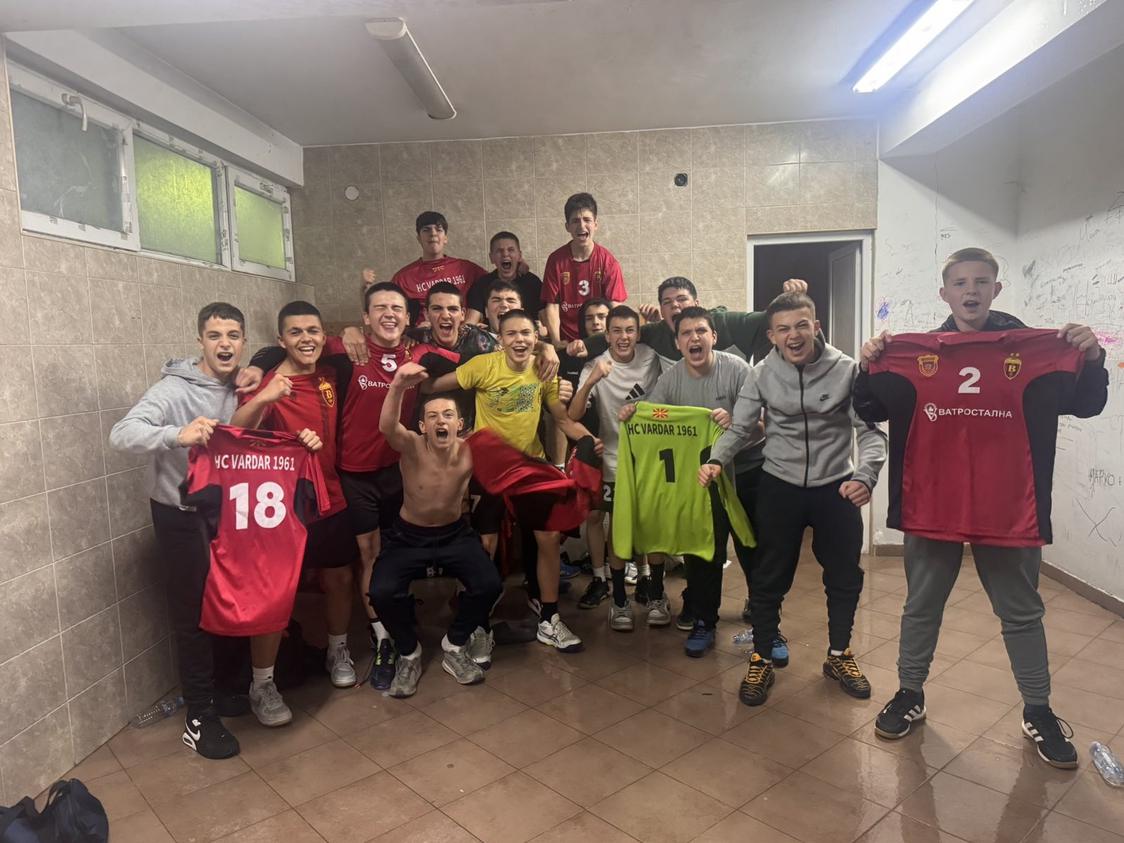 ПИОНЕРИ: Симултанка на Ѓорѓиев во Велес – Вардар го мина Прилеп