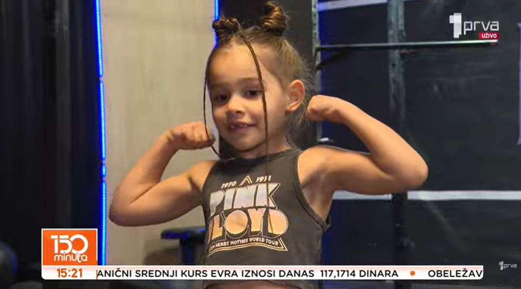 Има 5 години и поминува 4-5 часа во теретана: Зоа од Нови Сад ги воодушеви сите