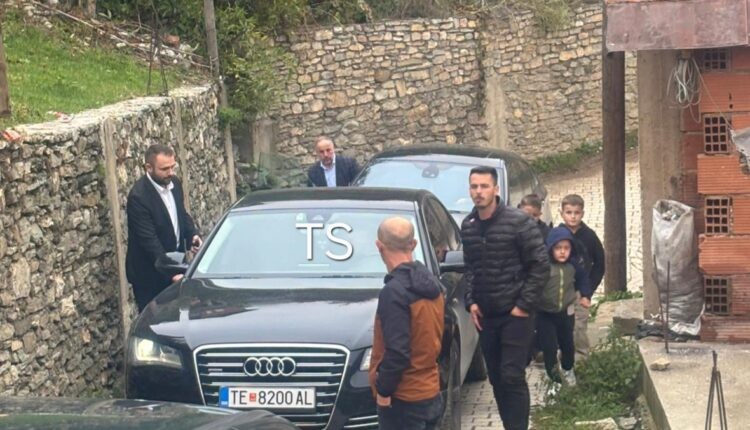 Аднан Азизи и Бесар Дурмиши избркани од тетовски села во обид да агитираат?