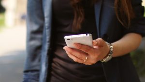 На мобилен телефон месечно се зборува по 226,57 минути, на фиксен по 11,18 минути