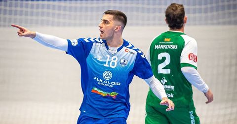 Алкалоид не виде мака со младите пелистерци во Автокоманда