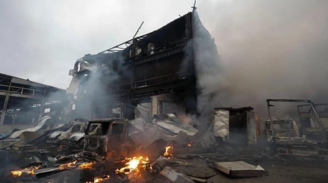 ТРОЈЦА ЗАГИНАТИ И 29 ПОВРЕДЕНИ ВО РУСКИОТ НАПАД СО ДРОНОВИ НА КИЕВ