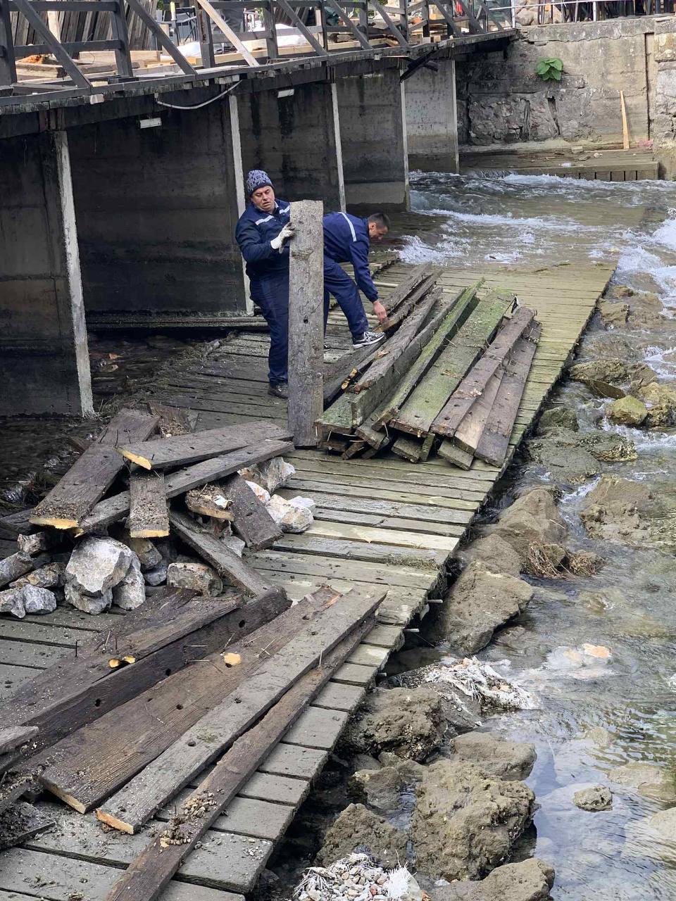 Реконструкција на регулацискиот објект на реката Црн Дрим, познат како „дрвениот мост“ во Струга