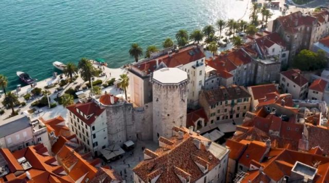 Во Хрватска лани за пензии биле исплатени 8,3 милијарди евра, до крајот на годината се очекуваат околу девет милијарди евра