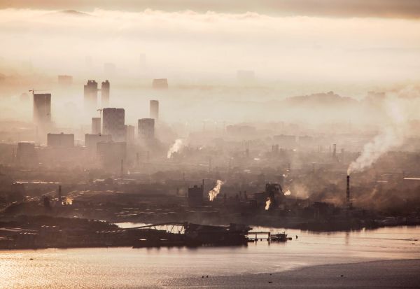 Овој град со водни топови се бори против чадот и смогот