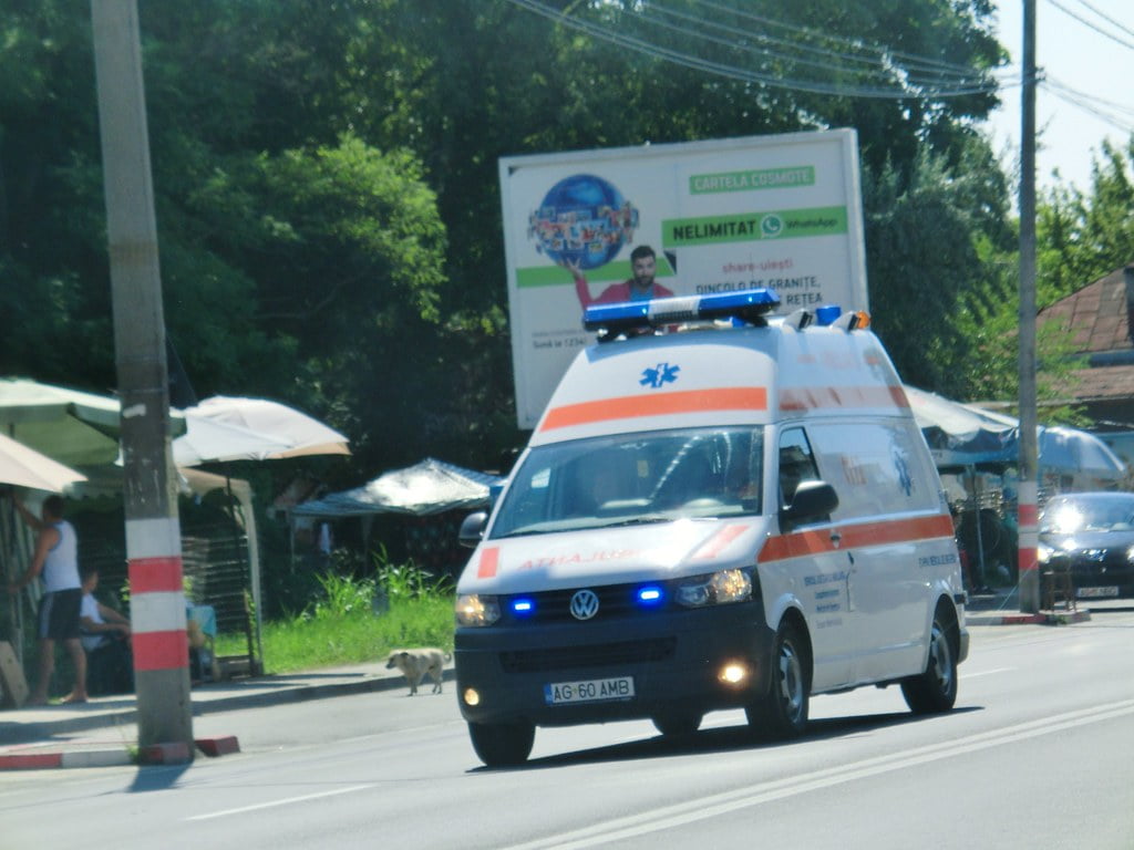 Двајца загинати и 12 повредени во експлозија во осумкатна зграда во Букурешт