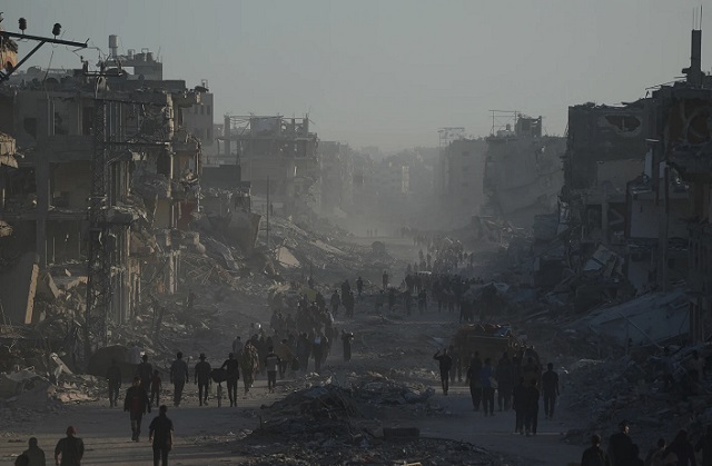 Илјадници жители на Газа се враќаат во своите домови додека се почитува примирјето меѓу Израел и Хамас