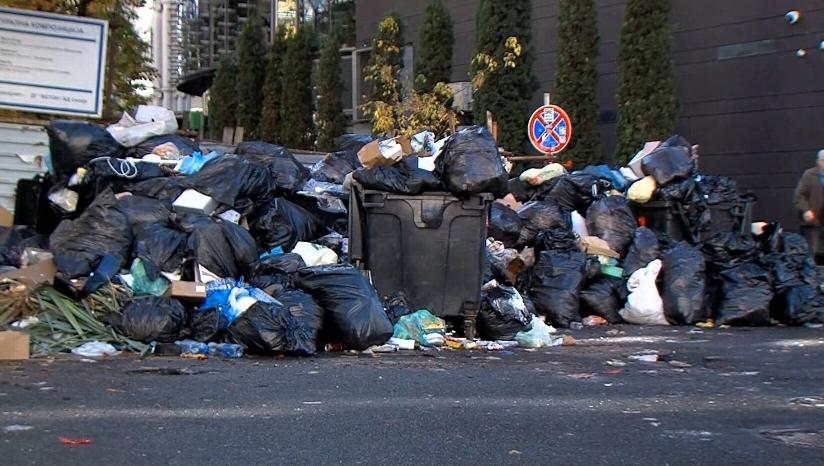 Кандидати и актуелни градоначалници се мобилизираа во чистење на главниот град