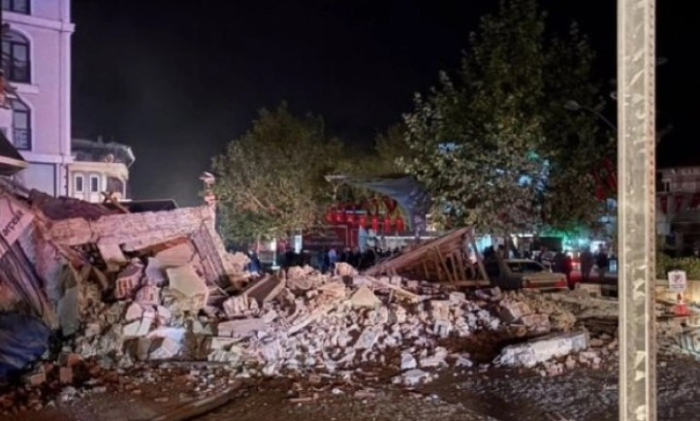 По земјотресот со јачина од 6,1 степен, повеќе од 100 последователни потреси во Турција