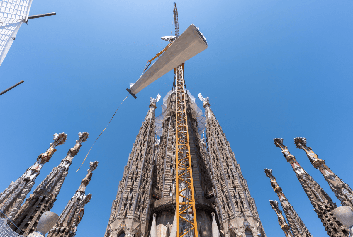 СЕ ГРАДИ 140 ГОДИНИ, СЕГА Е НАЈВИСОКА ВО СВЕТОТ: Култнaта катедрала – симбол на Барселона, Саграда Фамилија е официјално повисока од Улм Минстер
