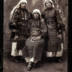 Фотографии од браќата Манаки во старо-ново руво!