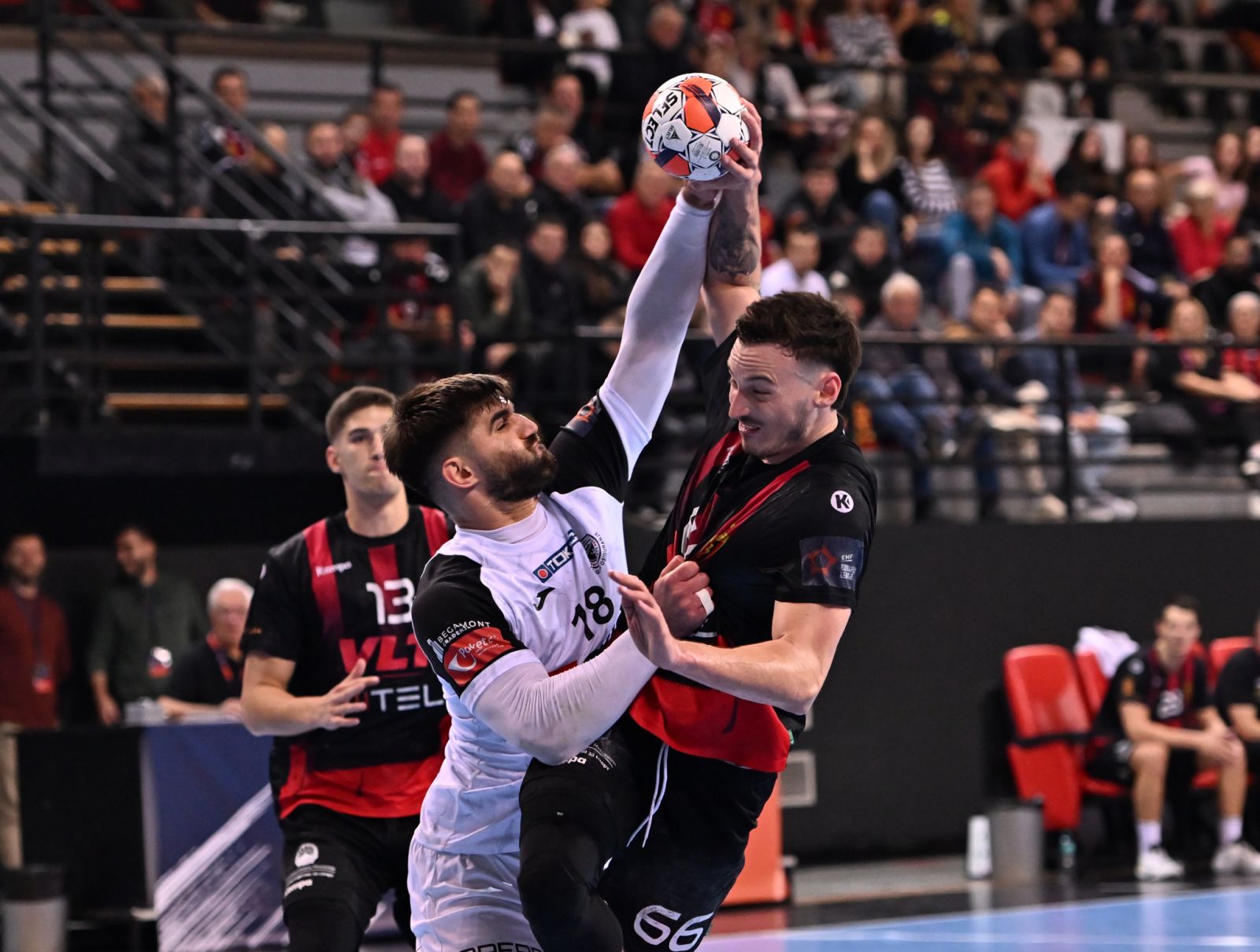 ДЕНЕСКА НА ТЕРЕНИТЕ: Пет суперлигашки пресметки, прволигашко дерби во Богданци