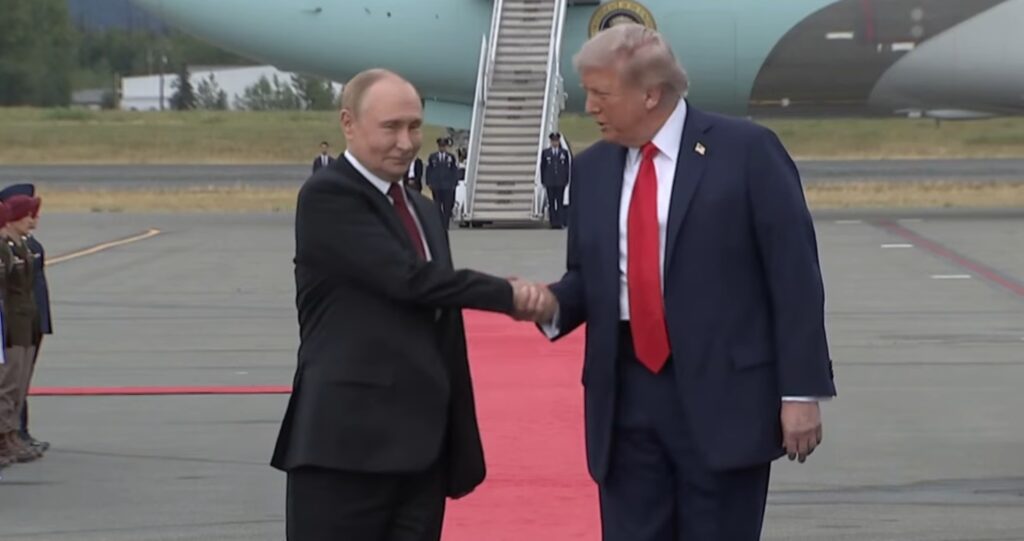 На Трамп му беа понудени три опции за санкции кон Русија, ја избрал средната