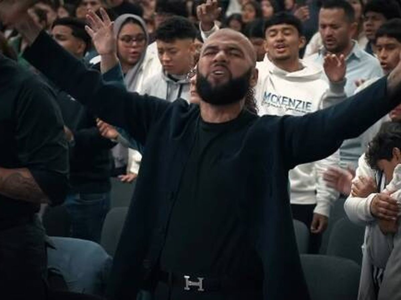 Дани Алвеш проповеда во евангелистичка црква во Џирона