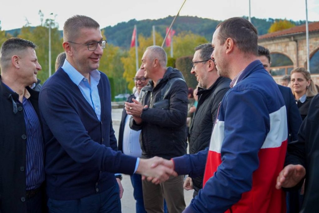 Во недела сите масовно да излеземе на гласање, зошто додека седите дома, други одлучуваат за вашата иднина, порача Мицкоски