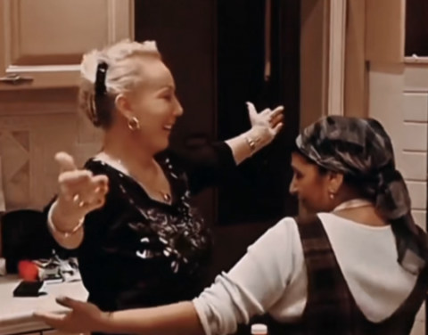 Позитивен хаос: Лепа Брена во подготовки за големиот ден заигра со куќната помошничка