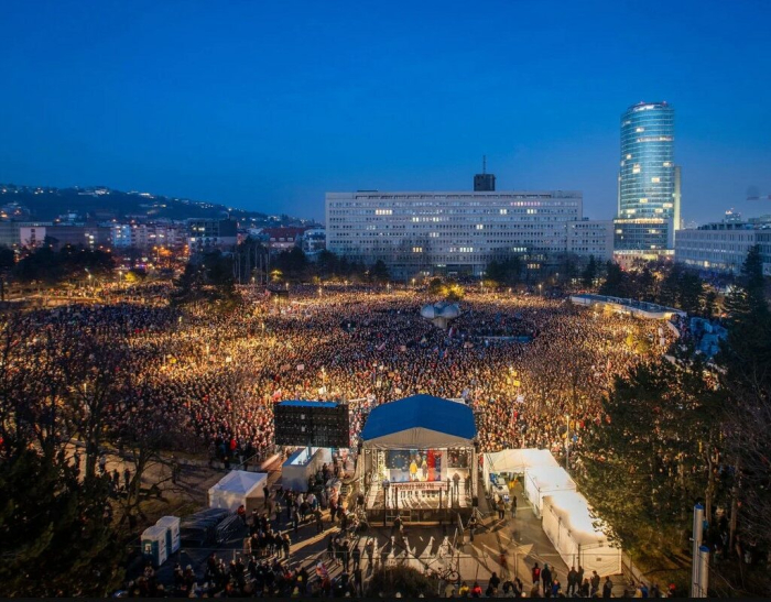 Масовни протести во Словачка: Десетици илјади против Владата на Фицо на годишнината од Кадифената револуција
