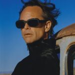 (Фото) Актерот од „Белиот лотос“ се затекнал во Белград на протестите: „Инспиративни се“