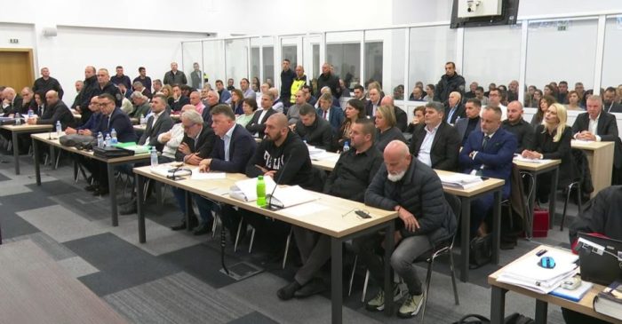 (видео) ПОЧНА СУДЕЊЕТО ЗА ПУЛС: Во близина на судницата во Идризово присутни медицински екипи и дополнително полициско обезбедување