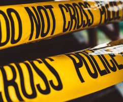 Двајца британски државјани се приведени по нападите со ножеви во воз, полицијата вели дека не се работи за терористички напад