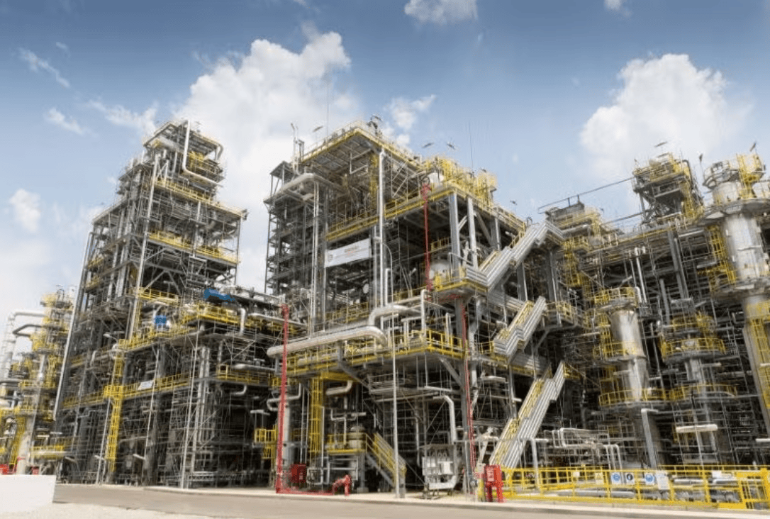 БУГАРСКИОТ ПРЕМИЕР ЖЕЉАЗКОВ ОБЈАВИ ВОНРЕДНИ БЕЗБЕДНОСНИ МЕРКИ за рафинеријата на Лукоил во Бургас