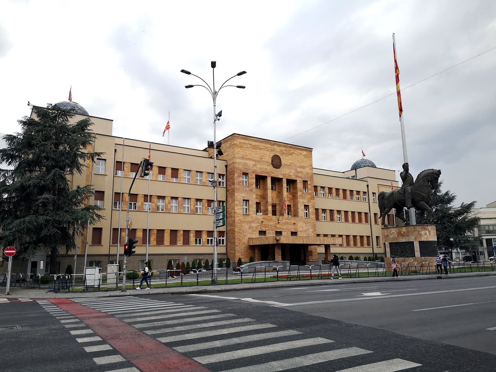 СОБРАНИЕТО СТАВИ КРАЈ НА ЕВТИНИТЕ НАРАЧКИ: ДДВ и за пратки од 5, 10 или 20 евра