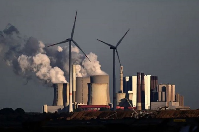 САД ѝ велат на Европа да се држи до нафтата и гасот, обновливите извори се недоволни