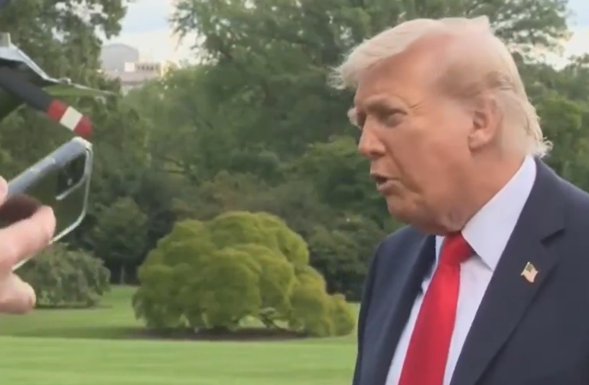 Соработничката на Трамп поднесе оставка по судирот со него; тој порача: Одлична вест за земјата