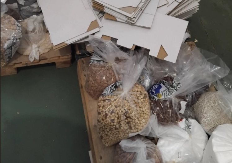 АХВ уништи околу 37 тони небезбедна храна со поминат рок која се продавала без декларација