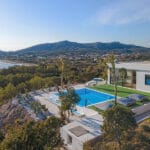 Странците се свртуваат кон сè поскапи имоти за одмор во Грција