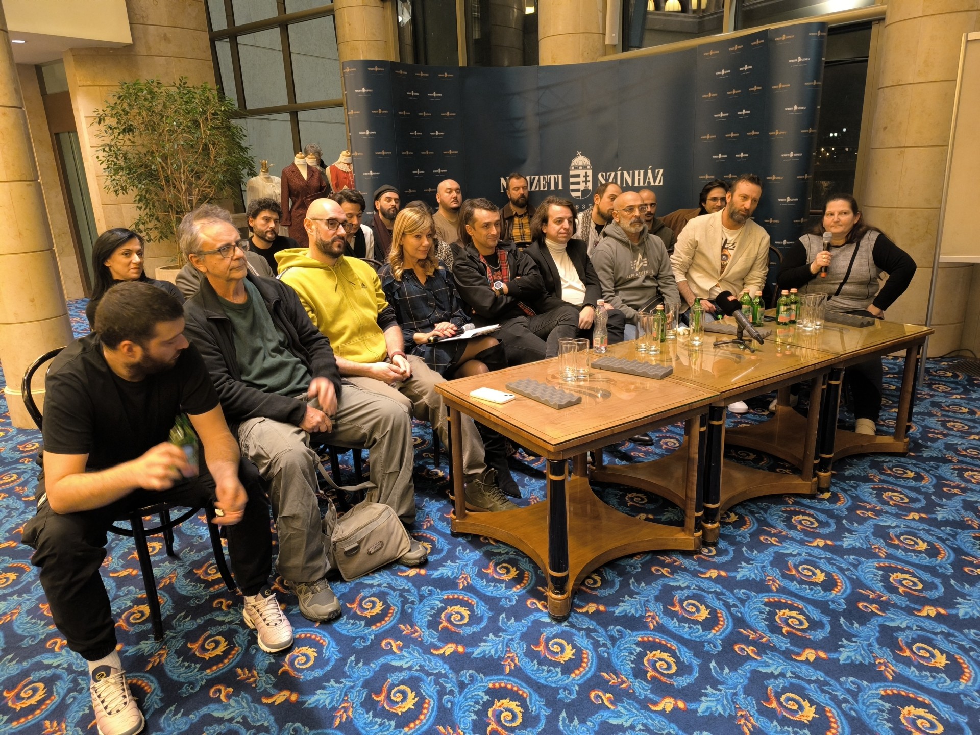 „Ничија земја“ на МНТ ја освои Будимпешта и предизвика емотивна дискусија меѓу актерите и публиката во унгарскиот театар