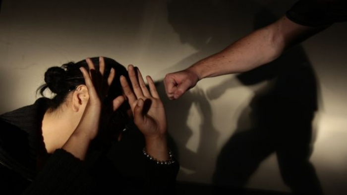 Маж од Петровец ја удирал и гушел својата сопруга, и пробал со каиш да и ги врзе нозете