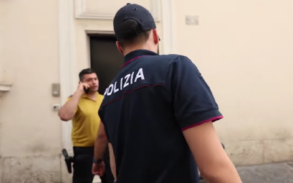 Се судрија училишен автобус и автомобил во Торино – едно лице загина, 20 ученици повредени