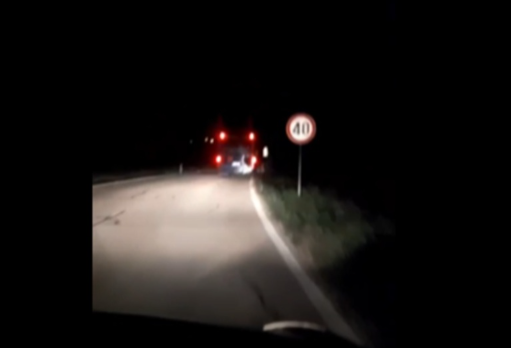 (ВИДЕО) МАЛОЛЕТНИЦИ УКРАЛЕ АВТОБУС ВО ХРВАТСКА: Потоа го возеле без светла