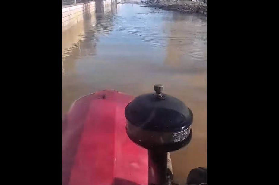 „МИ СЕ ПЛАЧИ“: жителите на Лажец очајни по полавите – опозиционерите бараат одговорност за ненавремено чистење на каналите