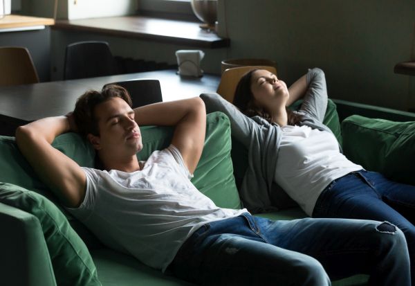 Генерацијата З има нов вирален предизвик: Се натпреваруваат во мрзливост, а причината ќе ве натера да го направите истото