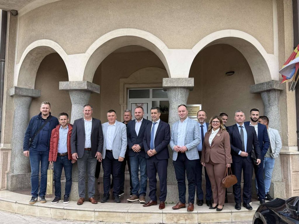 За 7 Ноември пречек на збратимените и пријателски општини и полагање цвеќе пред спомен-обележјата