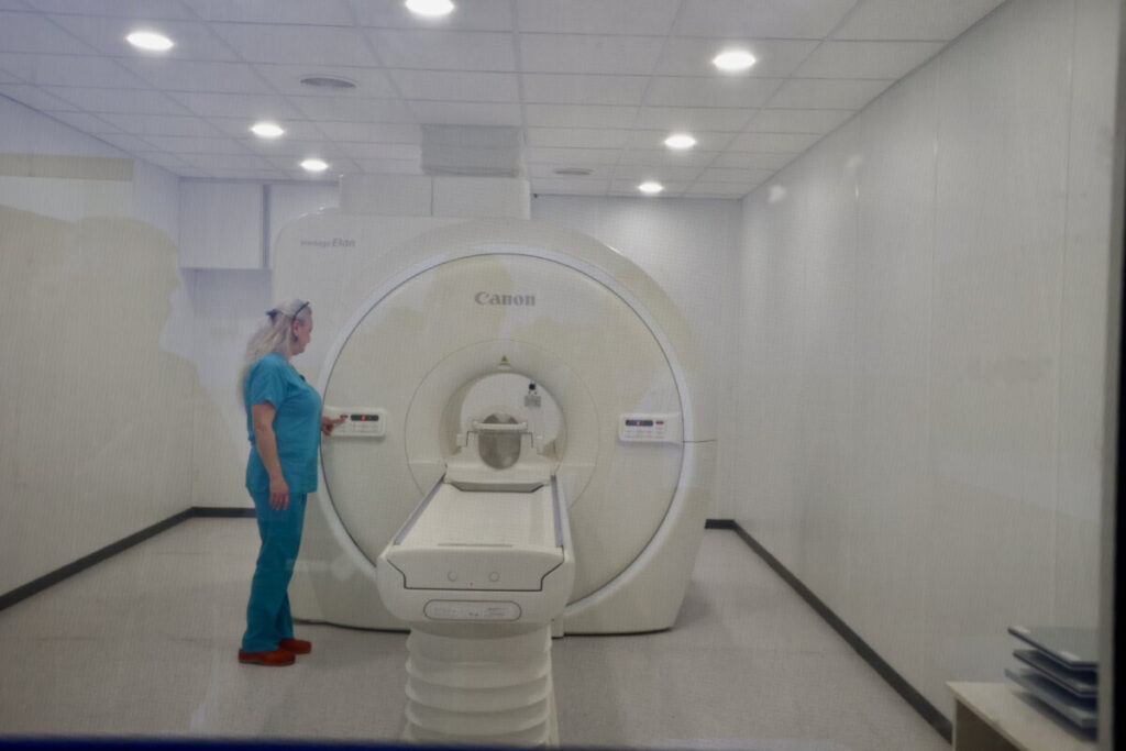 Мицкоски: Вложуваме во здравствениот систем, набавивме магнетна резонанца и друга апаратура за Клиниката за хируршки болести „Св. Наум Охридски”