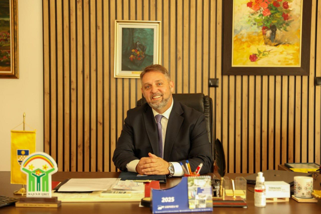 „Убав ден за нови почетоци“ – порача Лукровски и ја презеде градоначалничката функција во Карпош