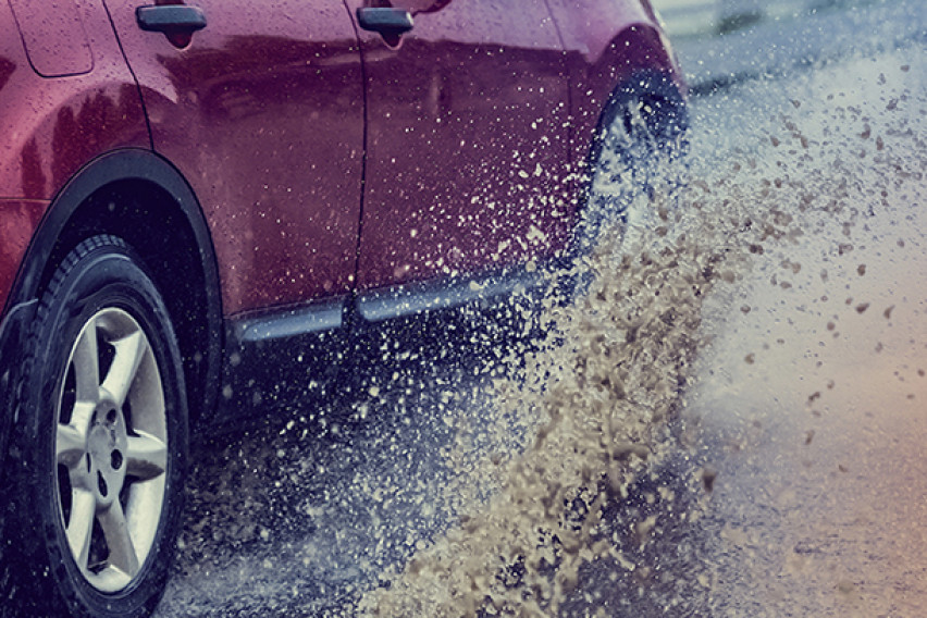 ЦУК предупредува: Поради интензивни врнежи од дожд во делови од Западна Македонија се создадоа водени површини под подвозниците и надвозниците