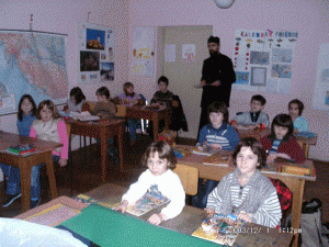 Вероучителите во Србија изедначени со другите наставници