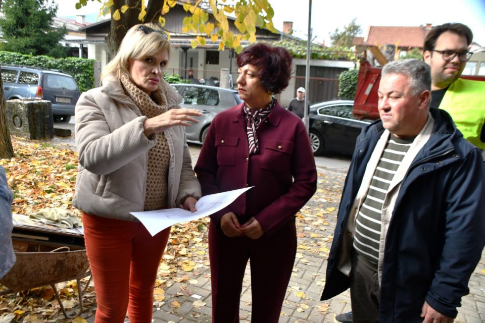 Градоначалничката Стаменкоска-Трајкоска на увид во реконструкцијата на објектот на месната заедница во Пинтија