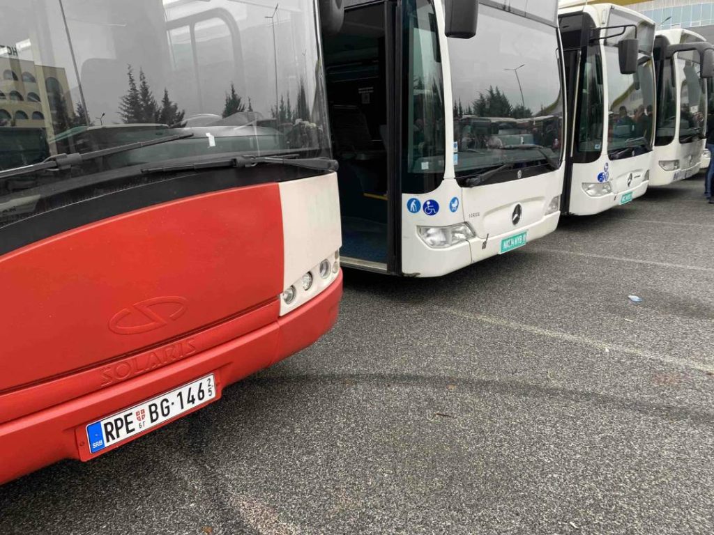 Јавниот превоз ќе се зајакне со 55 автобуси од приватниците, дел од нив сѐ уште се со странски таблички